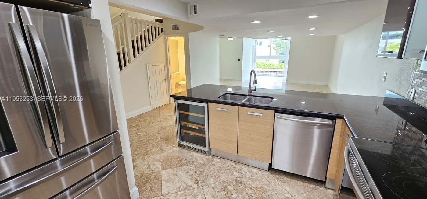 3745 NE 171st St in Aventura, FL - Building Photo