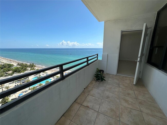 3505 S Ocean Dr, Unit OCEAN VIEW in Hollywood, FL - Building Photo - Building Photo