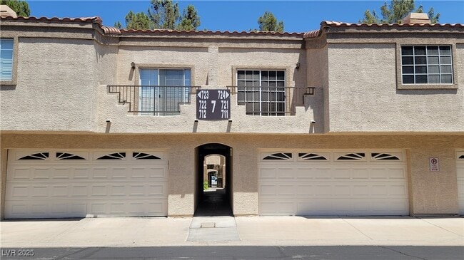 1851 Hillpointe Rd in Henderson, NV - Foto de edificio - Building Photo