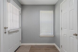 605 Lloyd in Italy, TX - Building Photo - Building Photo