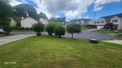 3219 Roundfield Cir in Duluth, GA - Foto de edificio - Building Photo