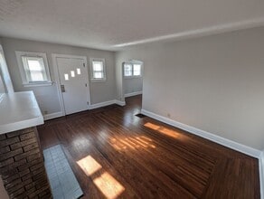 1928 Lawn Ave in Cincinnati, OH - Building Photo - Building Photo