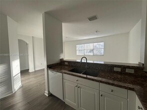 1720 NE 33rd Ave, Unit 2015 in Homestead, FL - Foto de edificio - Building Photo