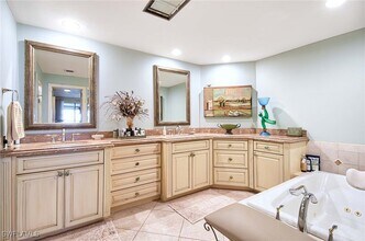 4301 Gulf Shore Blvd N in Naples, FL - Building Photo - Building Photo