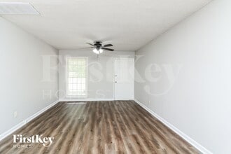 1910 Brownsville Rd in Powder Springs, GA - Foto de edificio - Building Photo