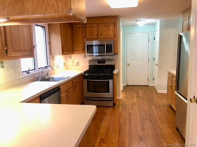18 Diggins Ct in South Windsor, CT - Building Photo - Building Photo