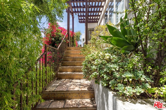 5351 Packard St, Unit 5351 in Los Angeles, CA - Building Photo - Building Photo