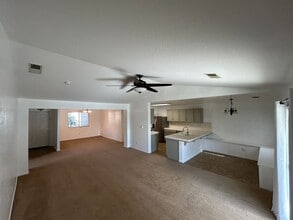 2021 W Hampton Dr in Hanford, CA - Building Photo - Building Photo