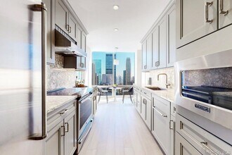 641 5th Ave in New York, NY - Building Photo - Building Photo