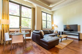 812 W Van Buren St in Chicago, IL - Building Photo - Building Photo