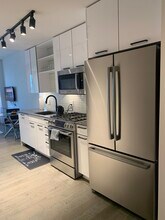 70 N St SE, Unit 914 in Washington, DC - Foto de edificio - Building Photo