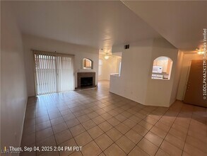 2050 W Warm Springs Rd in Henderson, NV - Building Photo - Building Photo