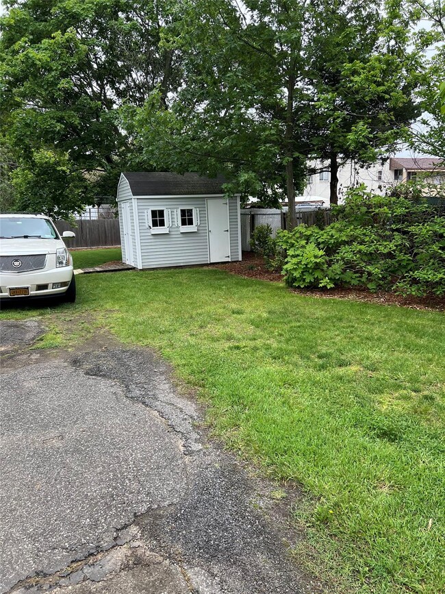 9 McGaw Ave in Lake Grove, NY - Building Photo - Building Photo