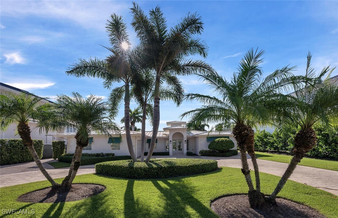 1925 Tarpon Rd in Naples, FL - Building Photo
