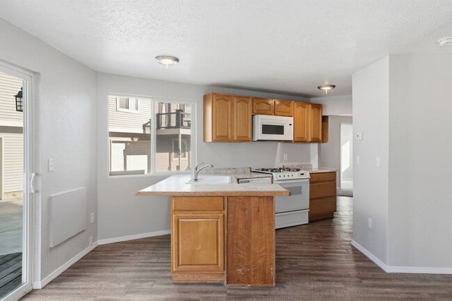 property at 3118 E Marietta Ave