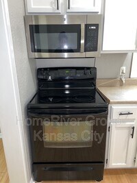 4245 Lathrop Ave photo'