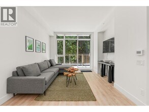 2375 Emery Ct in North Vancouver, BC - Building Photo - Building Photo