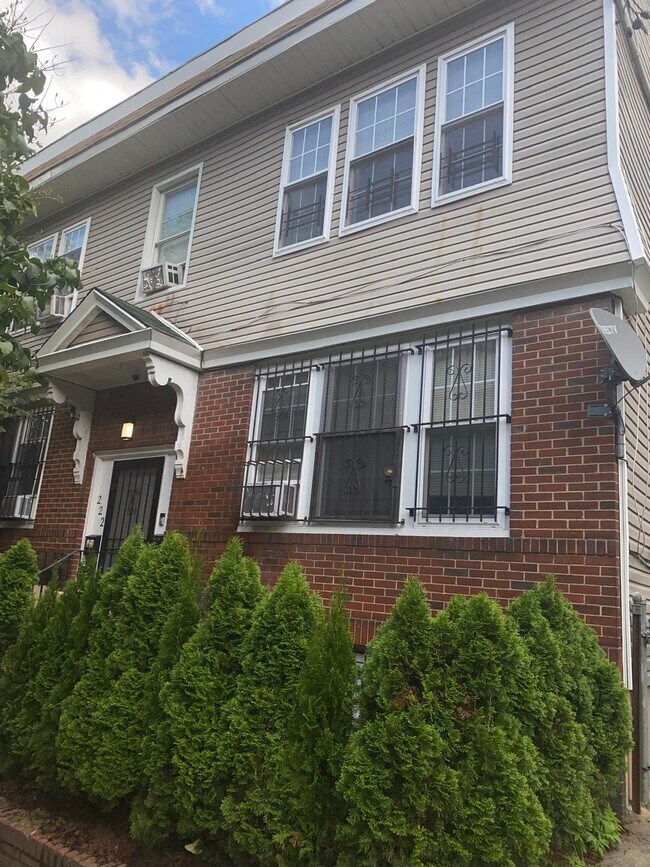 222 S 8th St, Unit 1G in Newark, NJ - Foto de edificio - Building Photo