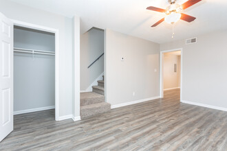 Carriage House Townhomes in Greenville, NC - Building Photo - Interior Photo