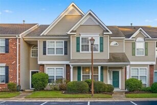682 Windbrook Cir in Newport News, VA - Building Photo