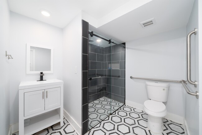 933A Summit Ave in Jersey City, NJ - Building Photo - Building Photo