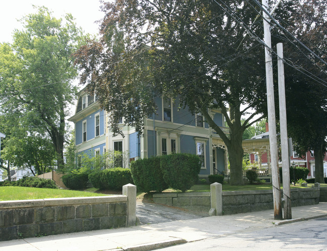 35 Forest St in Medford, MA - Building Photo - Building Photo