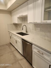 7557 N Dreamy Draw Dr in Phoenix, AZ - Building Photo - Building Photo