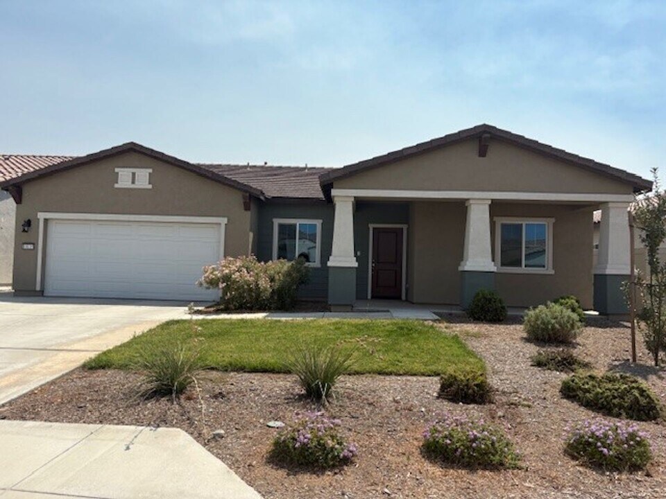 10115 Breitenbush Ave in Bakersfield, CA - Building Photo