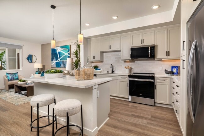 Artisan at the Village of Escaya in Chula Vista, CA - Foto de edificio - Building Photo