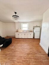 10 Hodges Ave in Taunton, MA - Building Photo - Building Photo