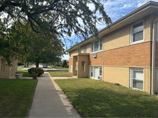 18446 Torrence Ave in Lansing, IL - Building Photo - Building Photo