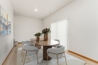 Sundance Ridge Townhomes in Sioux Falls, SD - Building Photo - Building Photo
