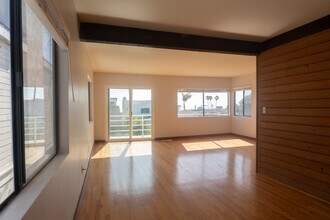 1834 Rhodes St in Hermosa Beach, CA - Foto de edificio - Building Photo