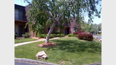 Arbor Village Apartments in Ferguson, MO - Building Photo - Building Photo