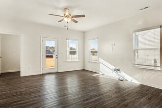 103 W Tecoma Ln in Clayton, NC - Foto de edificio - Building Photo