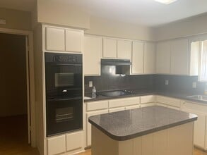 1910 E Warwick Cir in Longview, TX - Building Photo - Building Photo