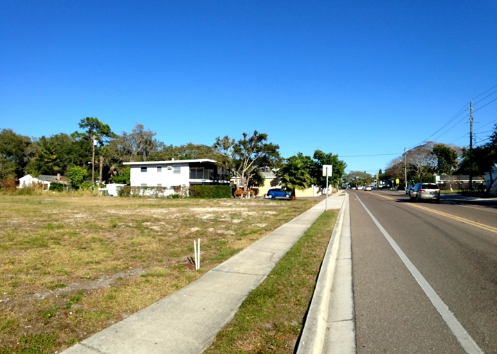 1700 Siesta Dr in Sarasota, FL - Building Photo