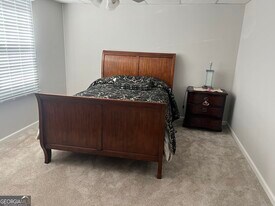 638 Oberlochen Way in Douglasville, GA - Building Photo