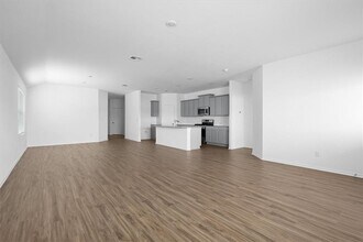 325 Escondido Cir in San Marcos, TX - Building Photo - Building Photo