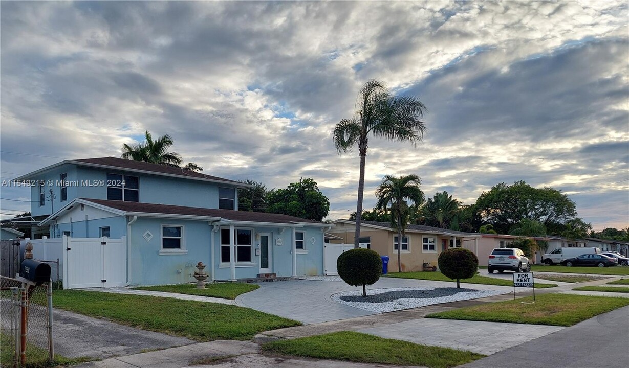 7300 Garfield St in Hollywood, FL - Building Photo