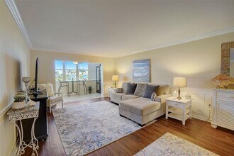 5108 Brittany Dr S in St. Petersburg, FL - Building Photo - Building Photo
