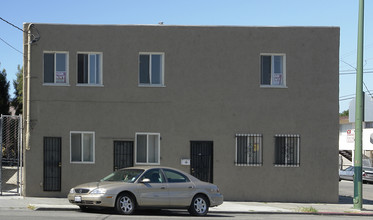 Sawhney Apartments in Oakland, CA - Building Photo - Building Photo