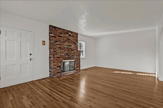 1511 Middleton St in Hanford, CA - Building Photo - Building Photo