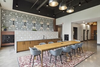 Canvas Apartments in Minneapolis, MN - Building Photo - Building Photo
