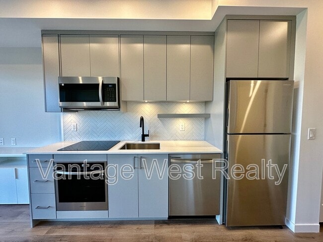 1274-1274 Devonshire Ave in Kelowna, BC - Building Photo - Building Photo