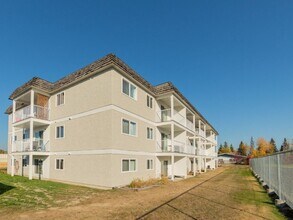 Pinegrove Apartments in Prince George, BC - Building Photo - Building Photo
