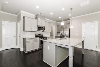 6610 Trailblazer Rd in Flowery Branch, GA - Building Photo - Building Photo