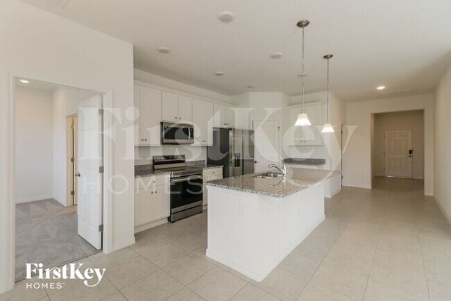 596 Crown Rose Dr in Eagle Lake, FL - Building Photo - Building Photo