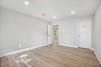 Palisades Apartments in Kansas City, MO - Building Photo - Building Photo
