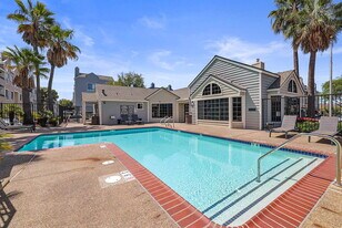 Lakeshore Landing in San Mateo, CA - Building Photo